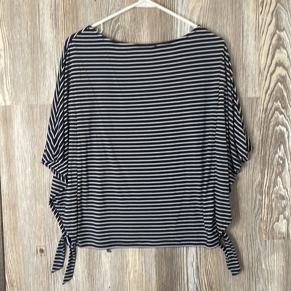 Wear Abouts Navy striped batwing top, M - Picture 3 of 6